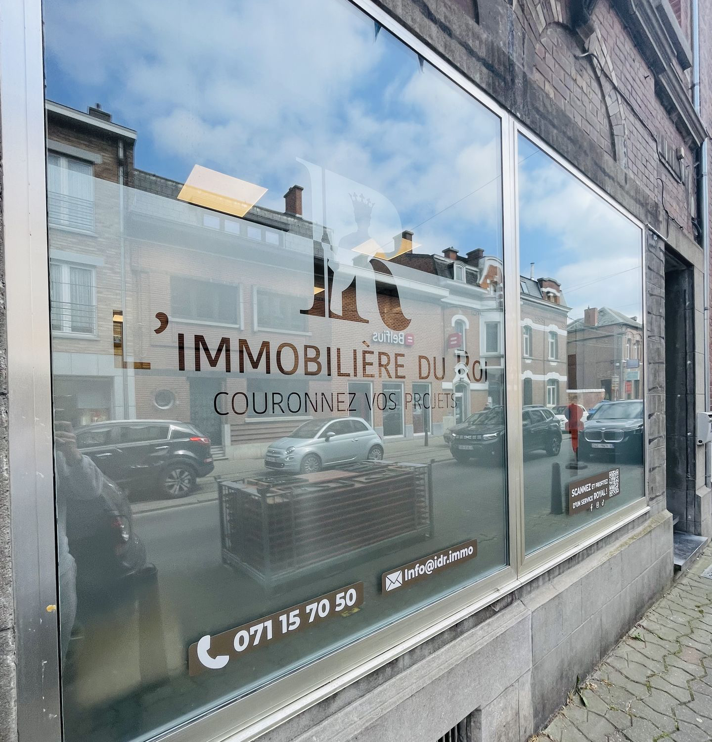 Devanture d’agence design pour L’Immobilière du Roi à Thuin